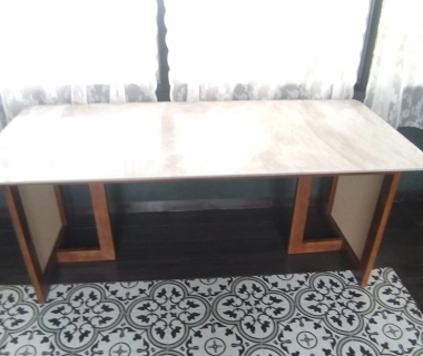 Bàn ăn mặt đá chân mây 