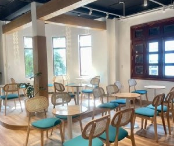 Tạo điểm nhấn cho quán bằng ghế gỗ cafe độc đáo