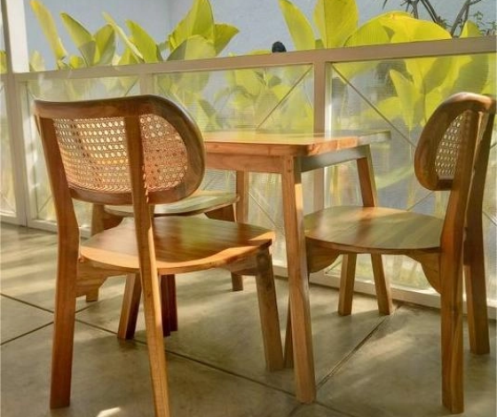 Khám phá vẻ đẹp sang trọng của ghế ăn CH303