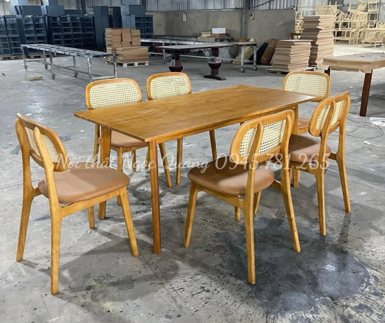 Bộ bàn ghế ăn gỗ cao cấp cho căn hộ Thủ Đức