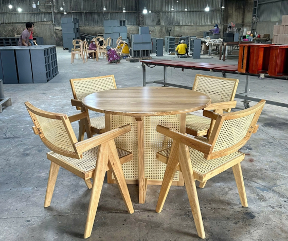 Hấp dẫn với các mẫu ghế gỗ quán ăn Quận 12