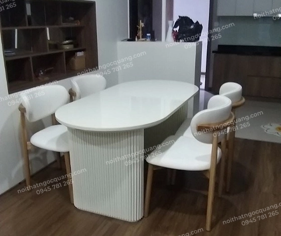 Bắt mắt với bàn ăn Oval thiết kế sang trọng và hiện đại