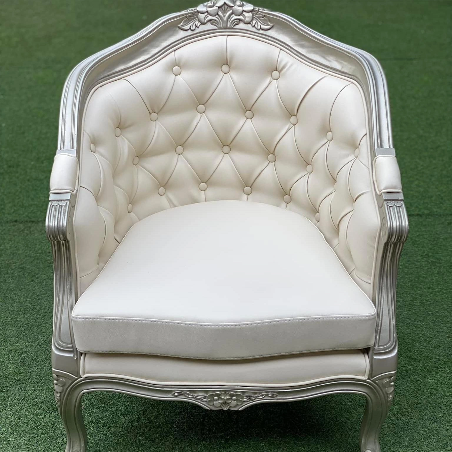 Ghế sofa Louis bọc da lưng nhấn nút