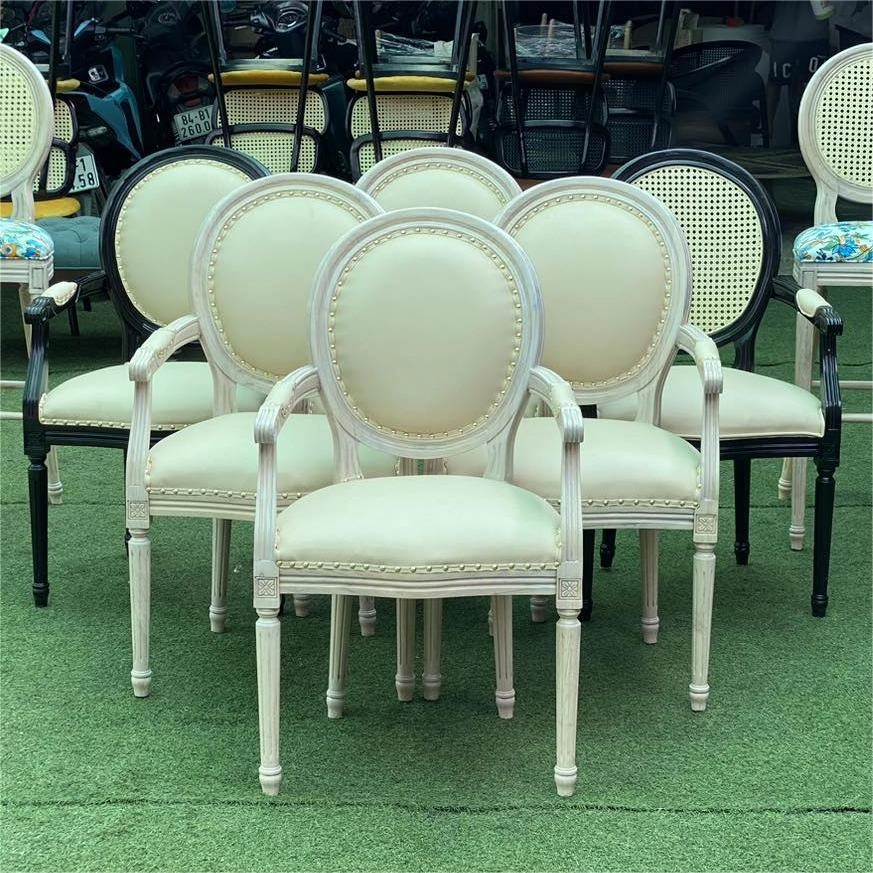 Ghế ăn Louis có tay gỗ cao su bọc nệm da