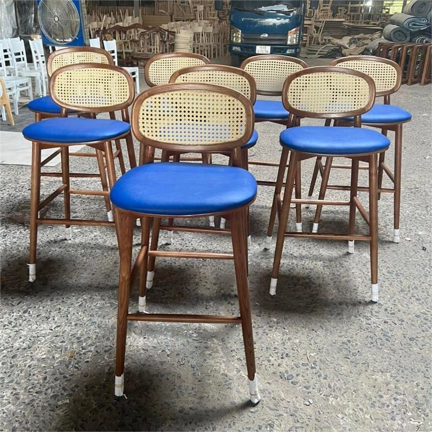 Ghế bar tựa mây khung gỗ ash bọc nệm da