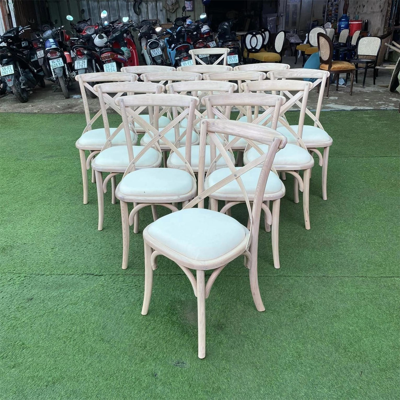 Ghế cafe Bistro gỗ ash mặt nệm da