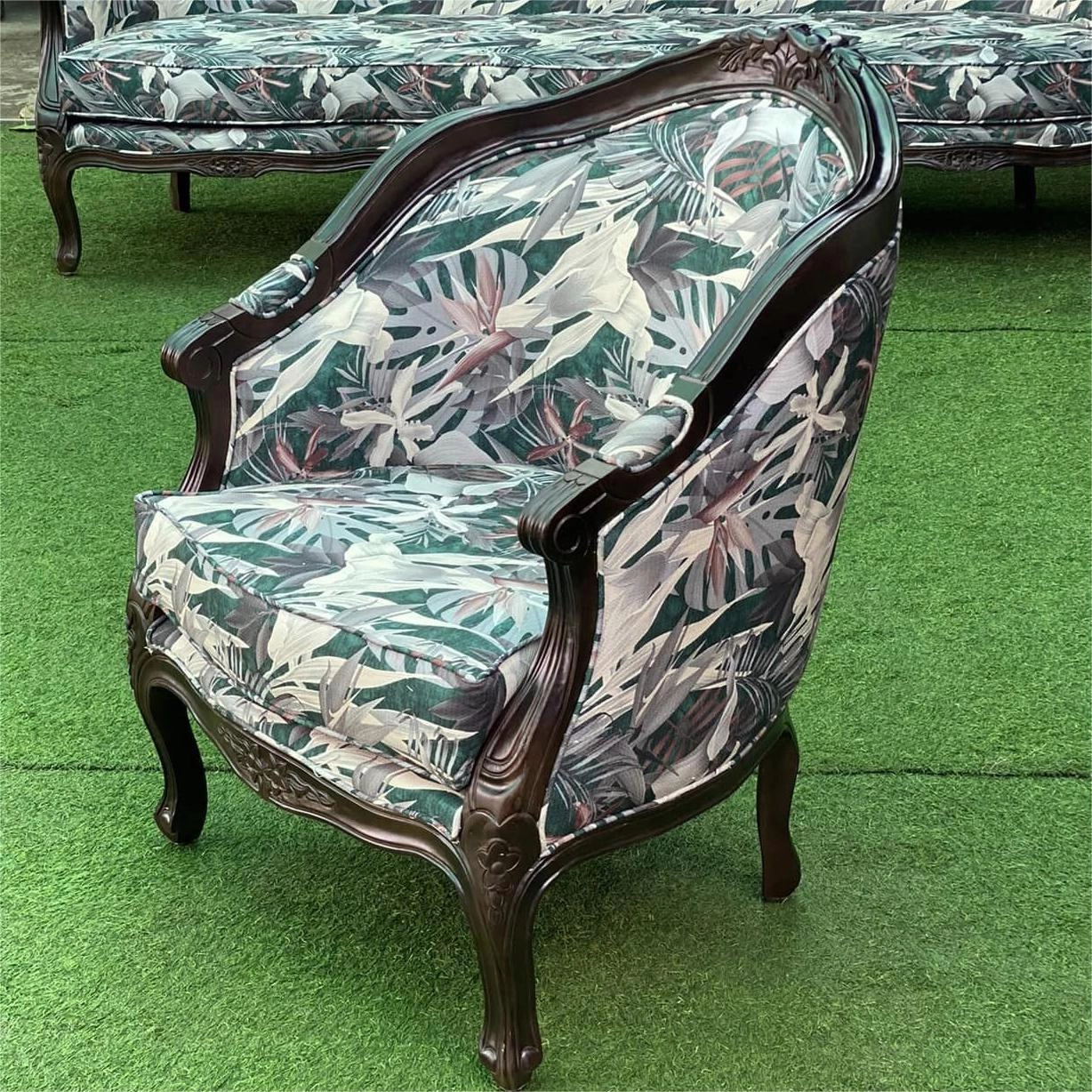 Ghế sofa đơn Louis bọc nệm hoa văn