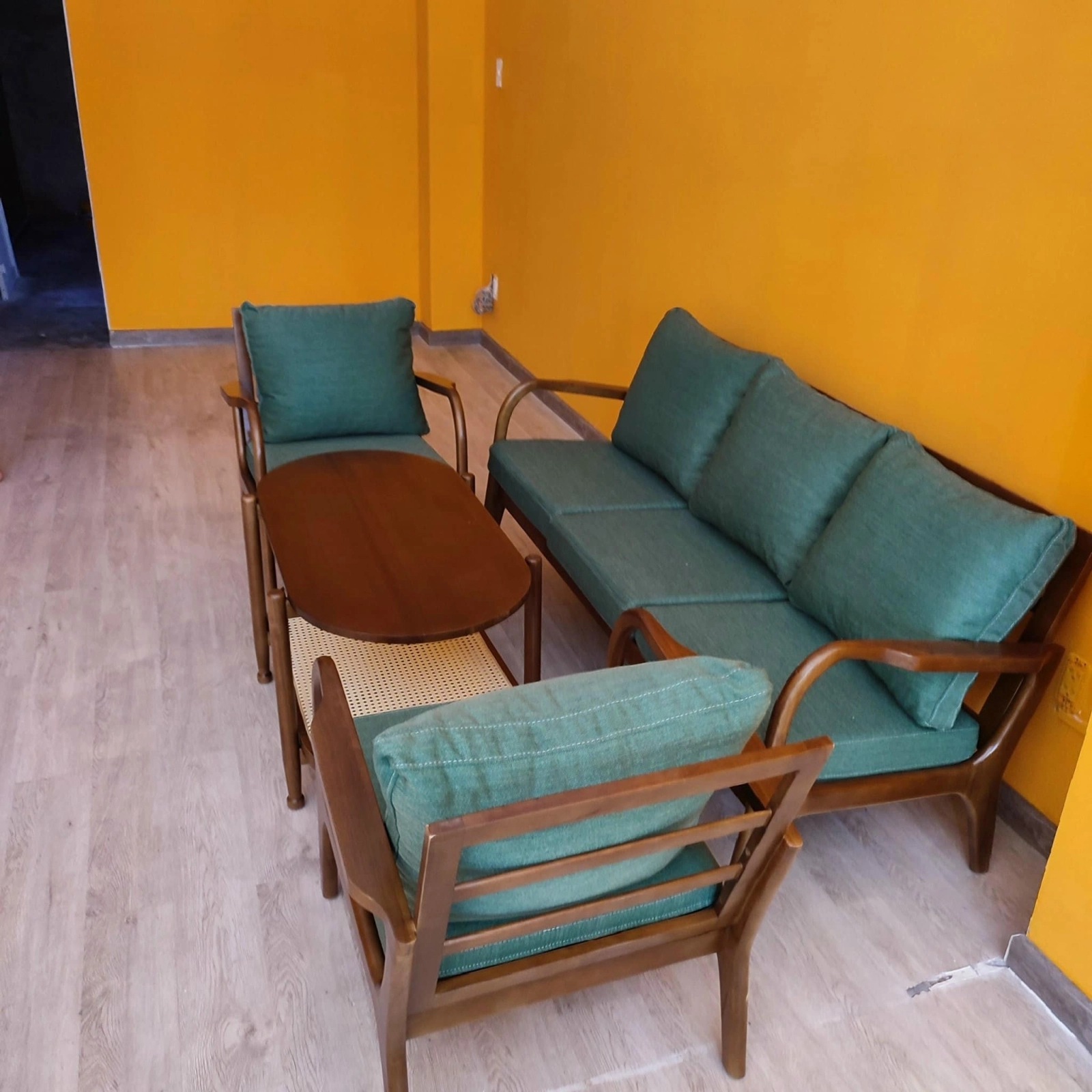 Bộ sofa gỗ tay cong cho phòng khách