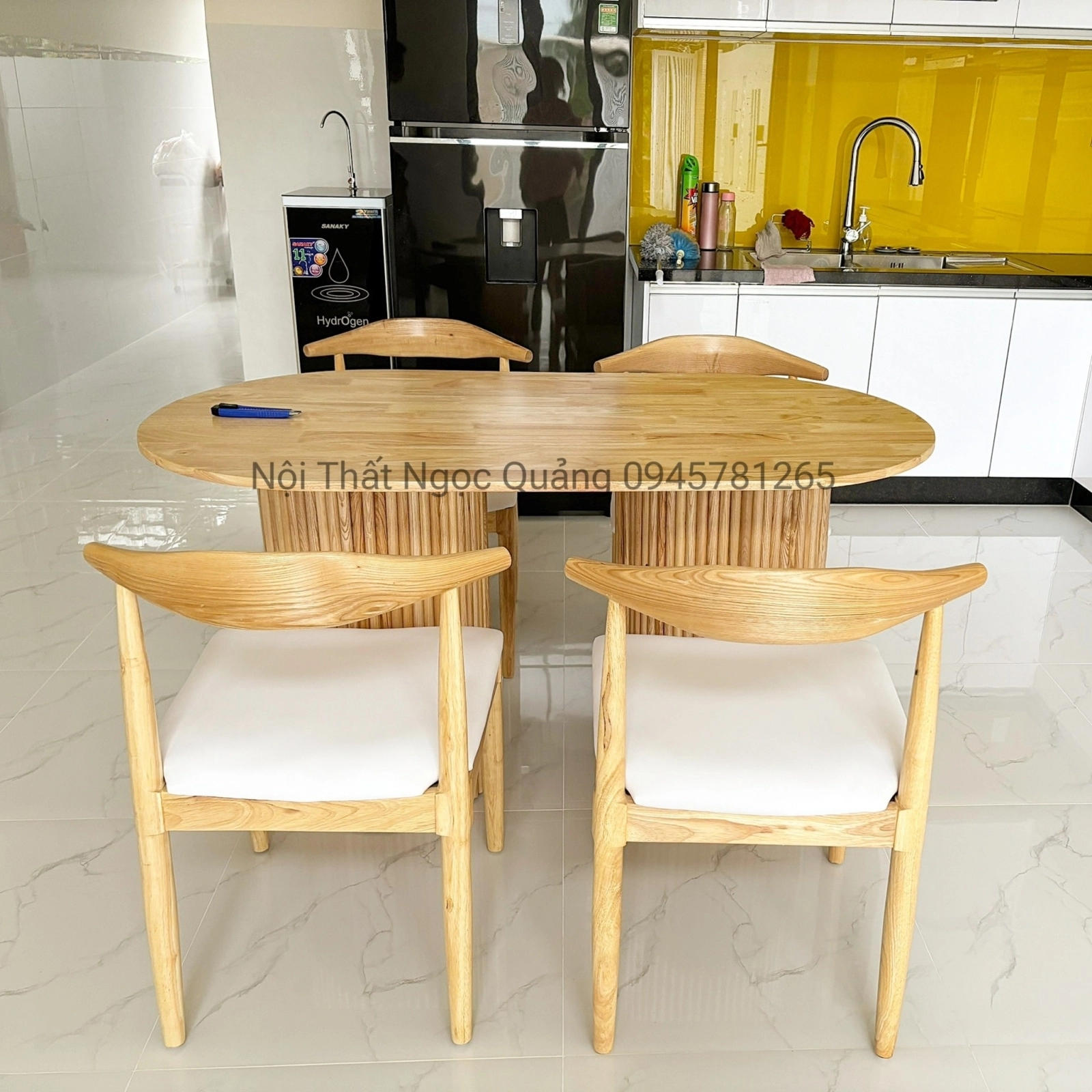 Bộ bàn ăn chân Rustic kết hợp ghế Bull 