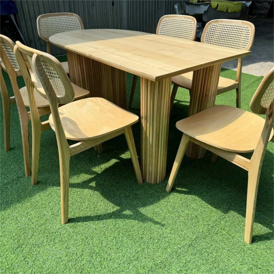 Bộ bàn ăn Rustic chân 3 trụ và 6 ghế Secco tựa mây mặn ván