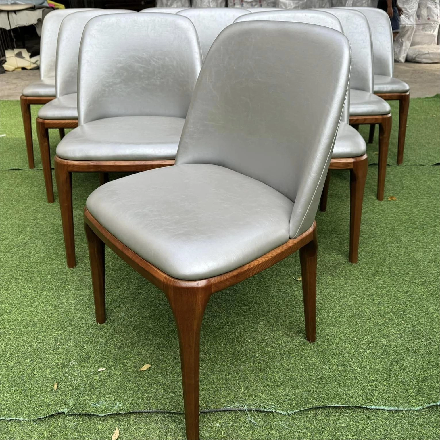 Ghế ăn Grace gỗ Ash không tay bọc nệm da