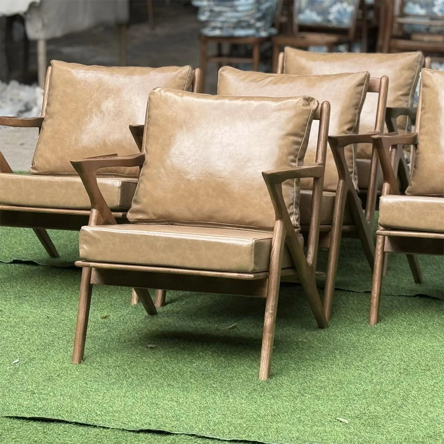 Ghế sofa cafe Z đơn gỗ ash nệm da
