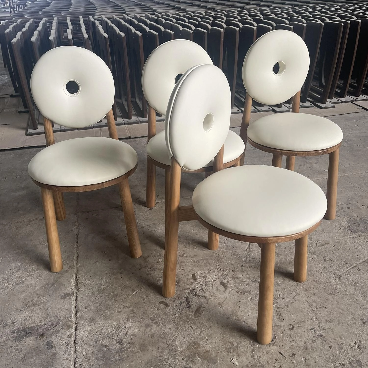 Ghế cafe Donut gỗ ash nệm da
