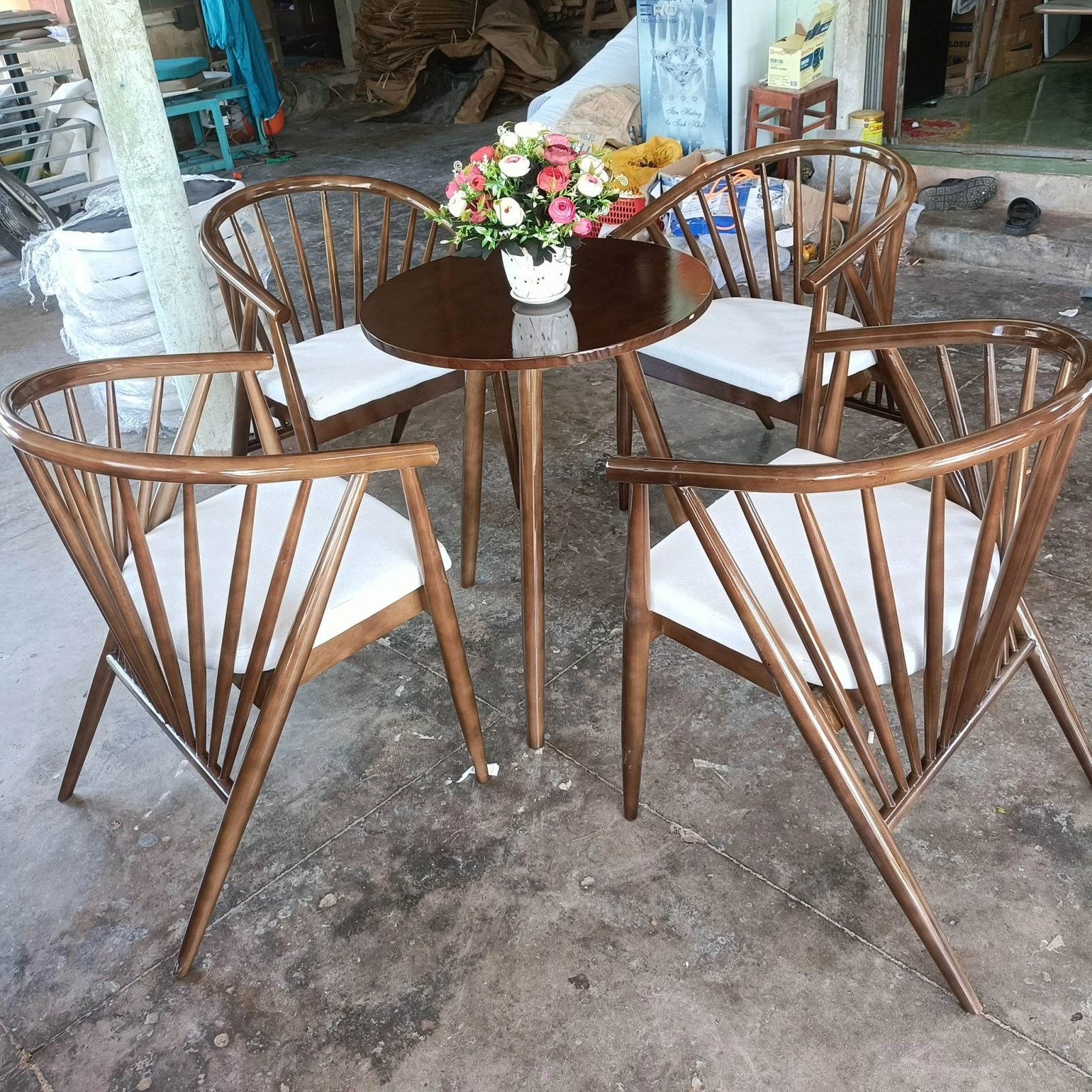 Bộ bàn ghế cafe gỗ Genny 