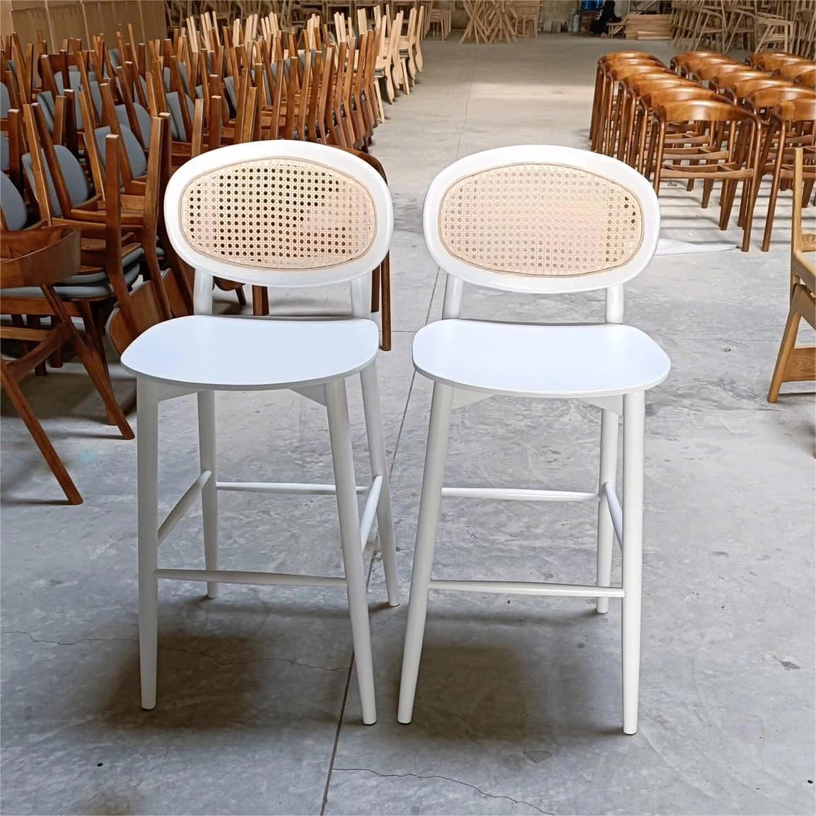 Ghế bar tựa mây mặt gỗ Ash