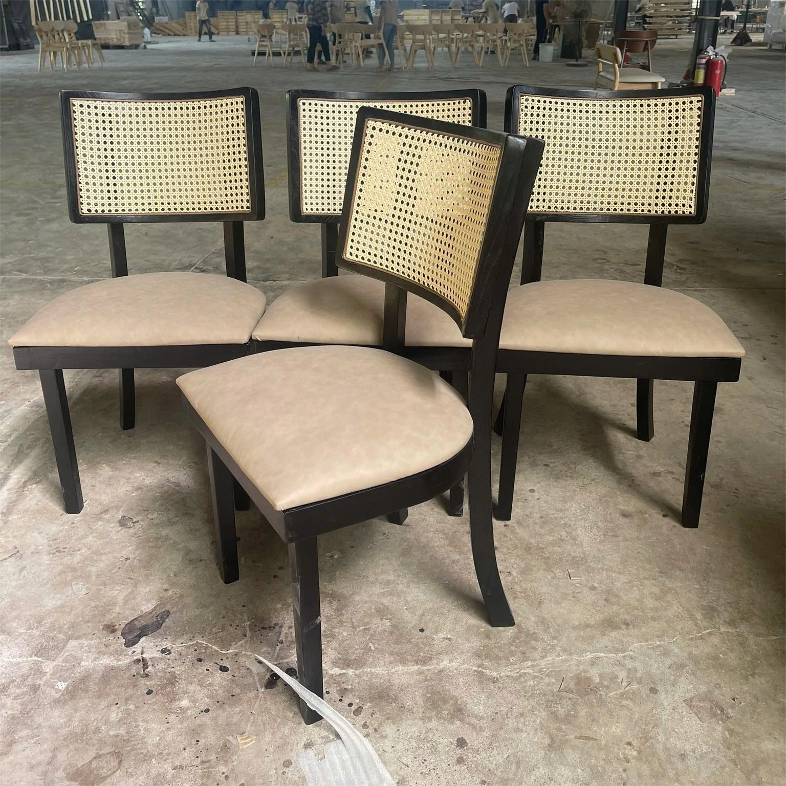 Ghế ăn Bonavista gỗ Ash nệm da