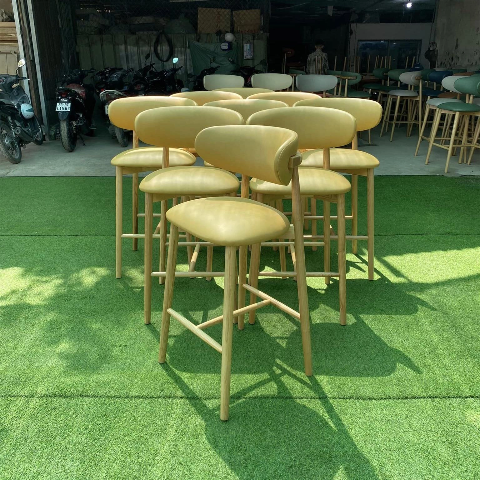 Ghế bar Oleandro gỗ Ash bọc nệm da