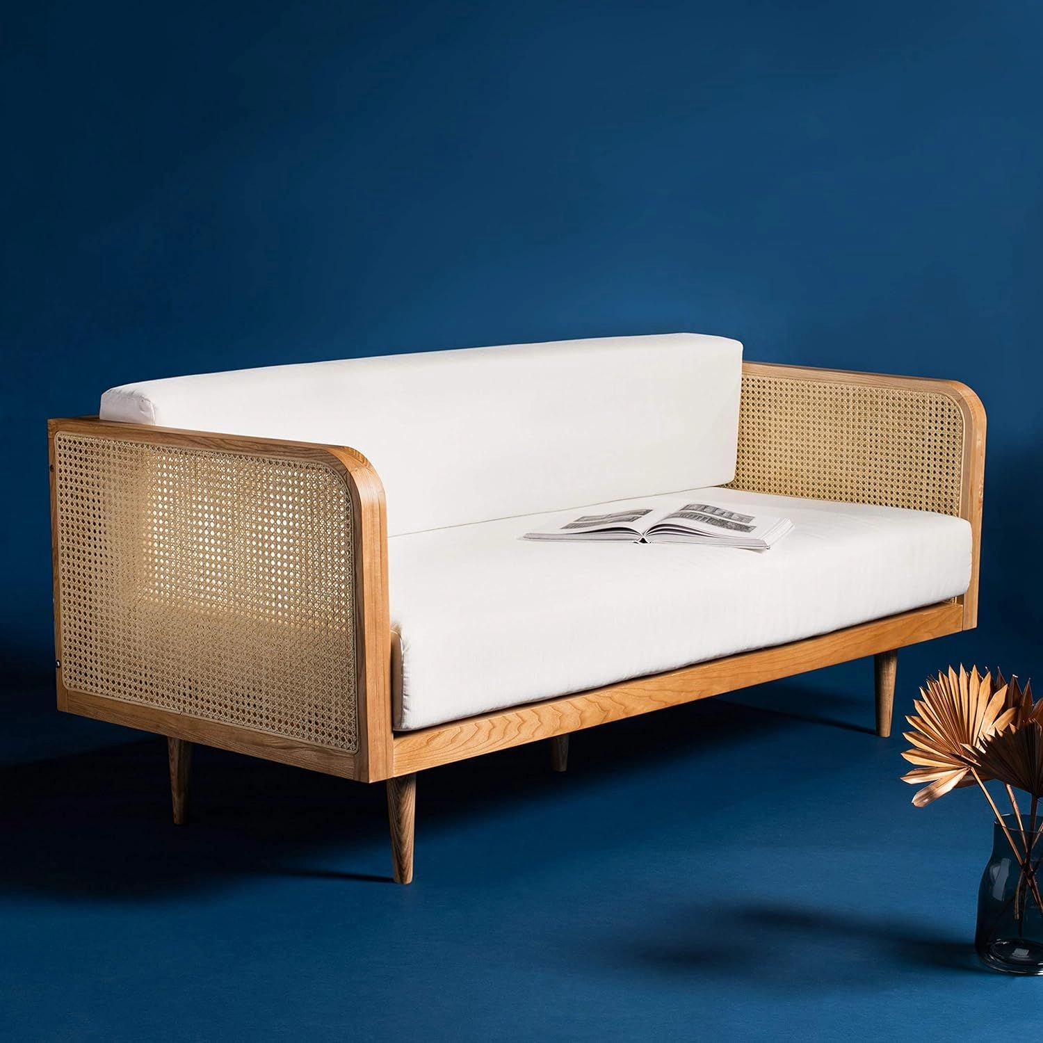 Sofa băng gỗ tay vịn đan mây
