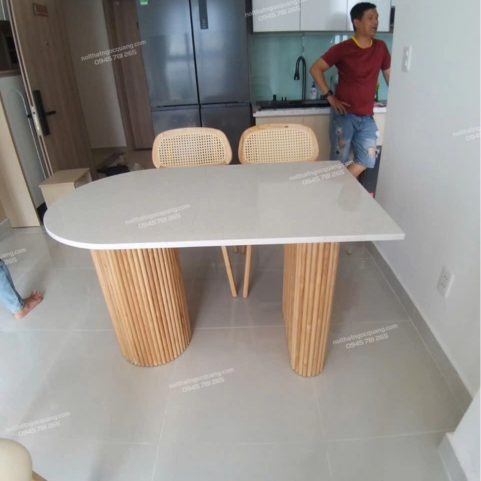 Bàn ăn chân trụ gỗ ash mặt đá