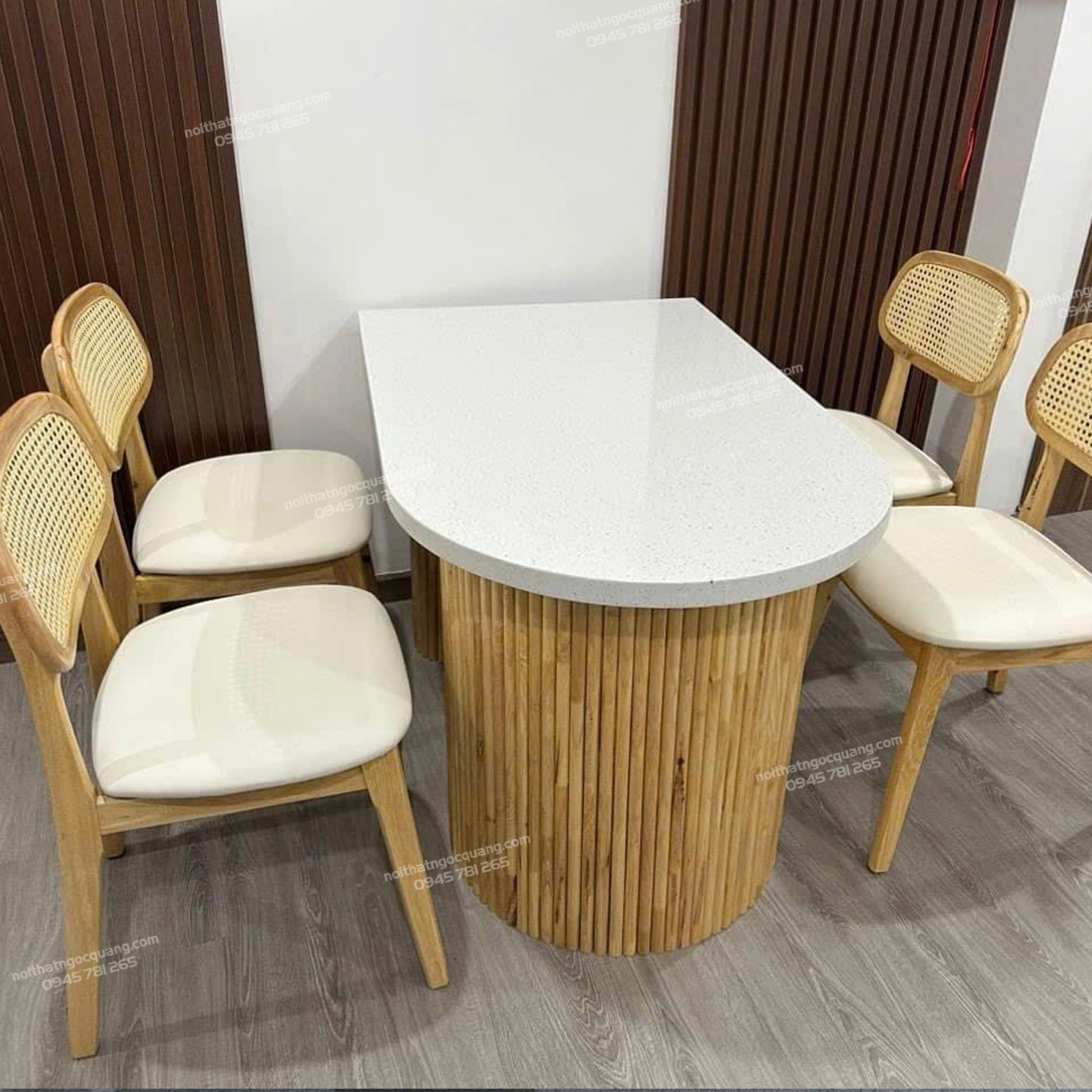 Bàn ăn chân trụ mặt đá ánh kim