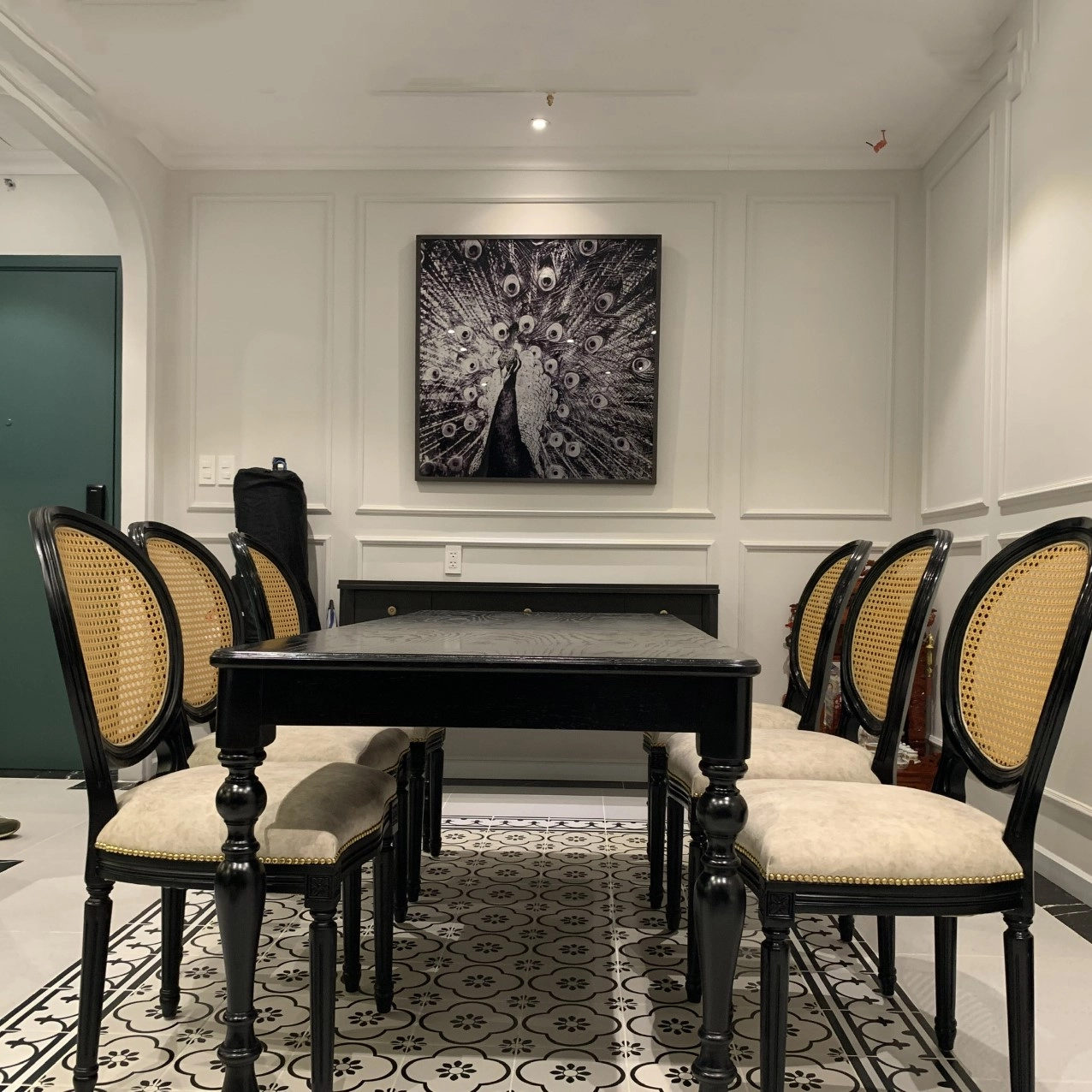 Bộ bàn ghế ăn Louis tân cổ điển
