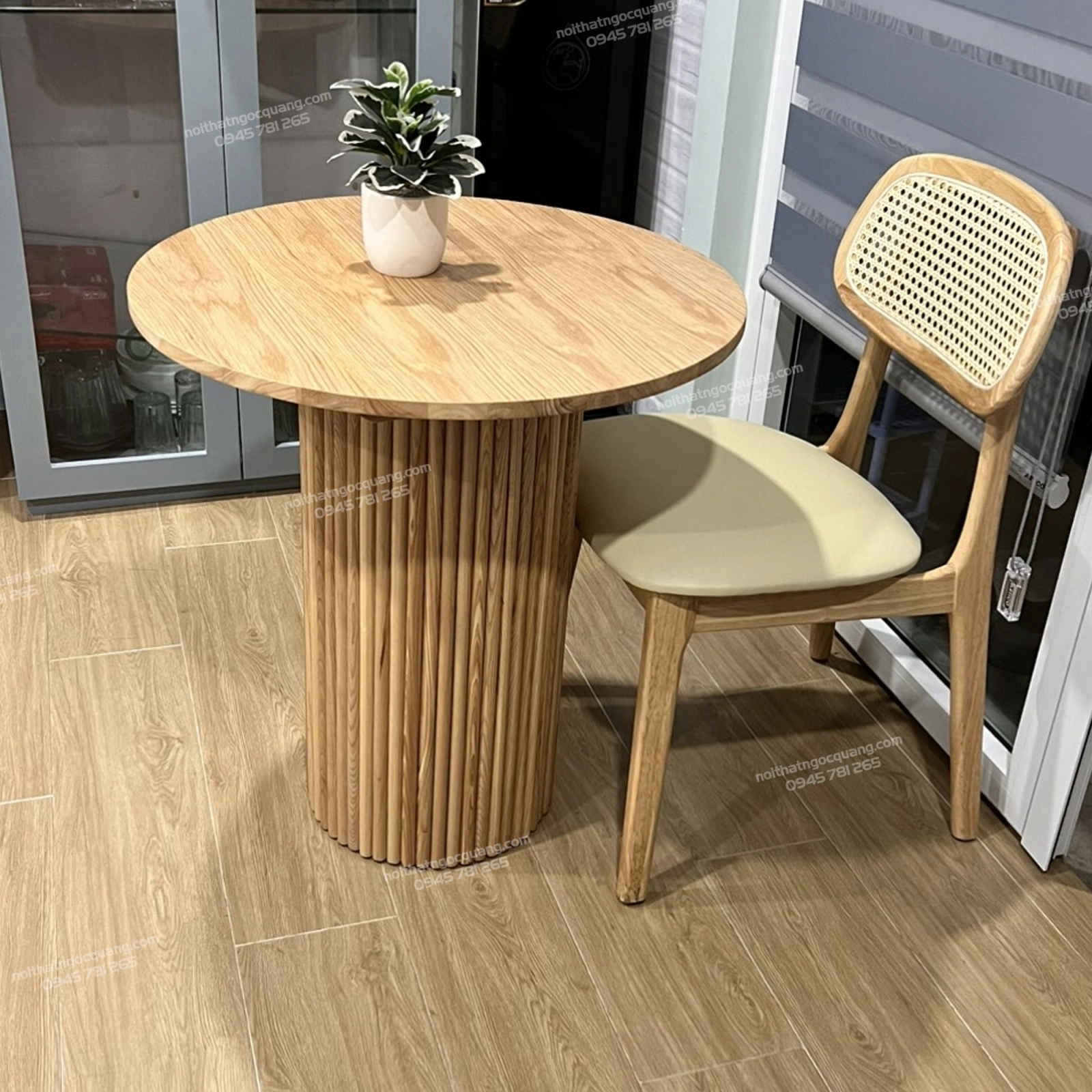Bàn trụ cafe ghế Secco