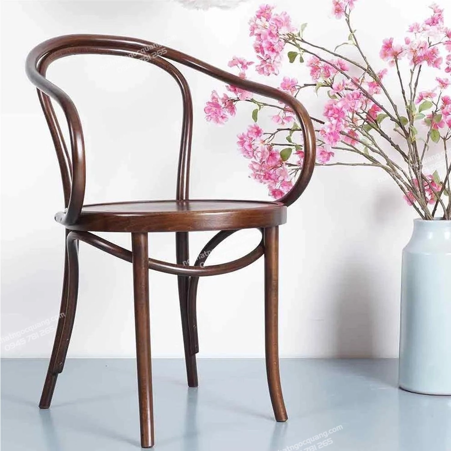 Ghế nhà hàng Thonet 18 có tay mặt gỗ