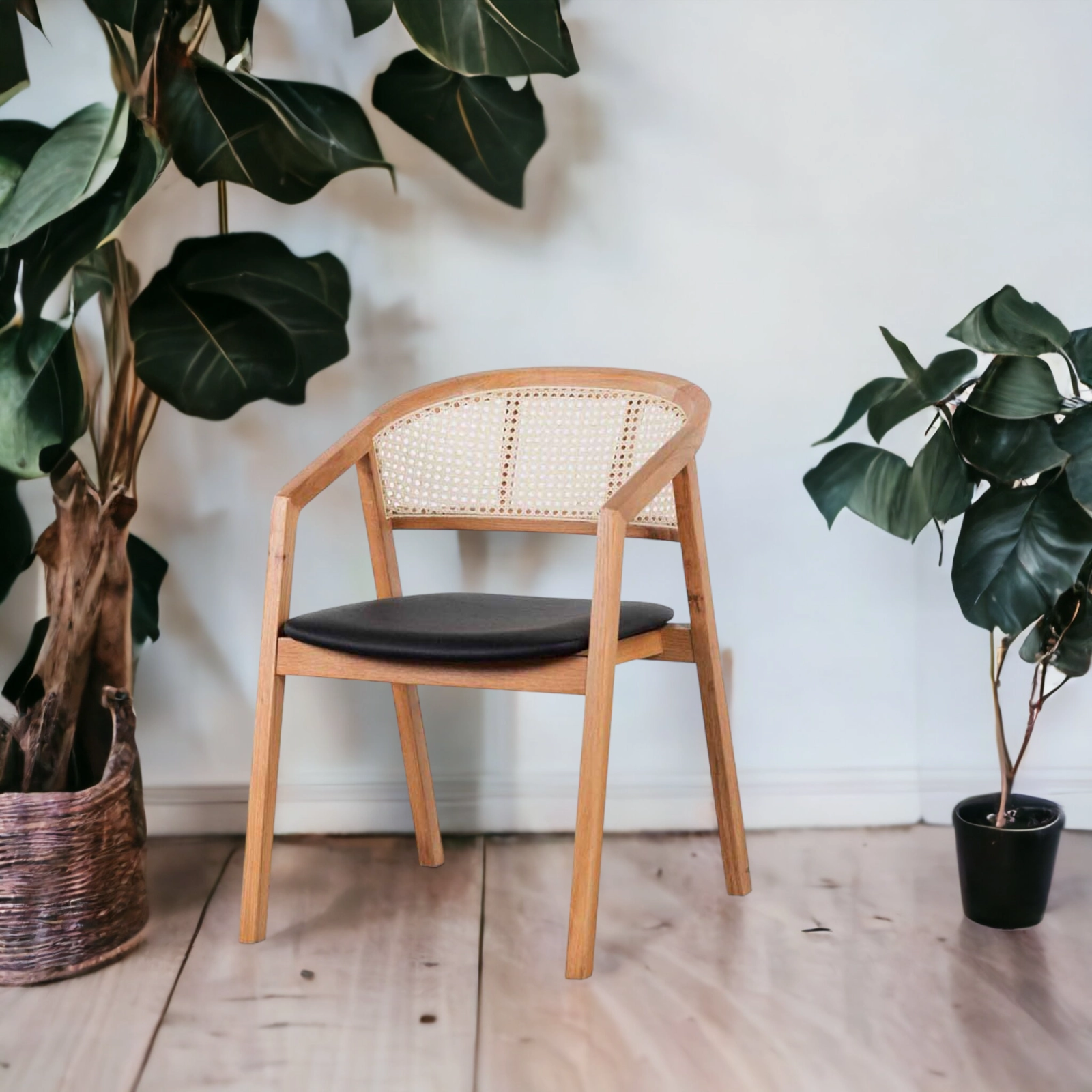 Ghế cafe gỗ Monila tựa mây 