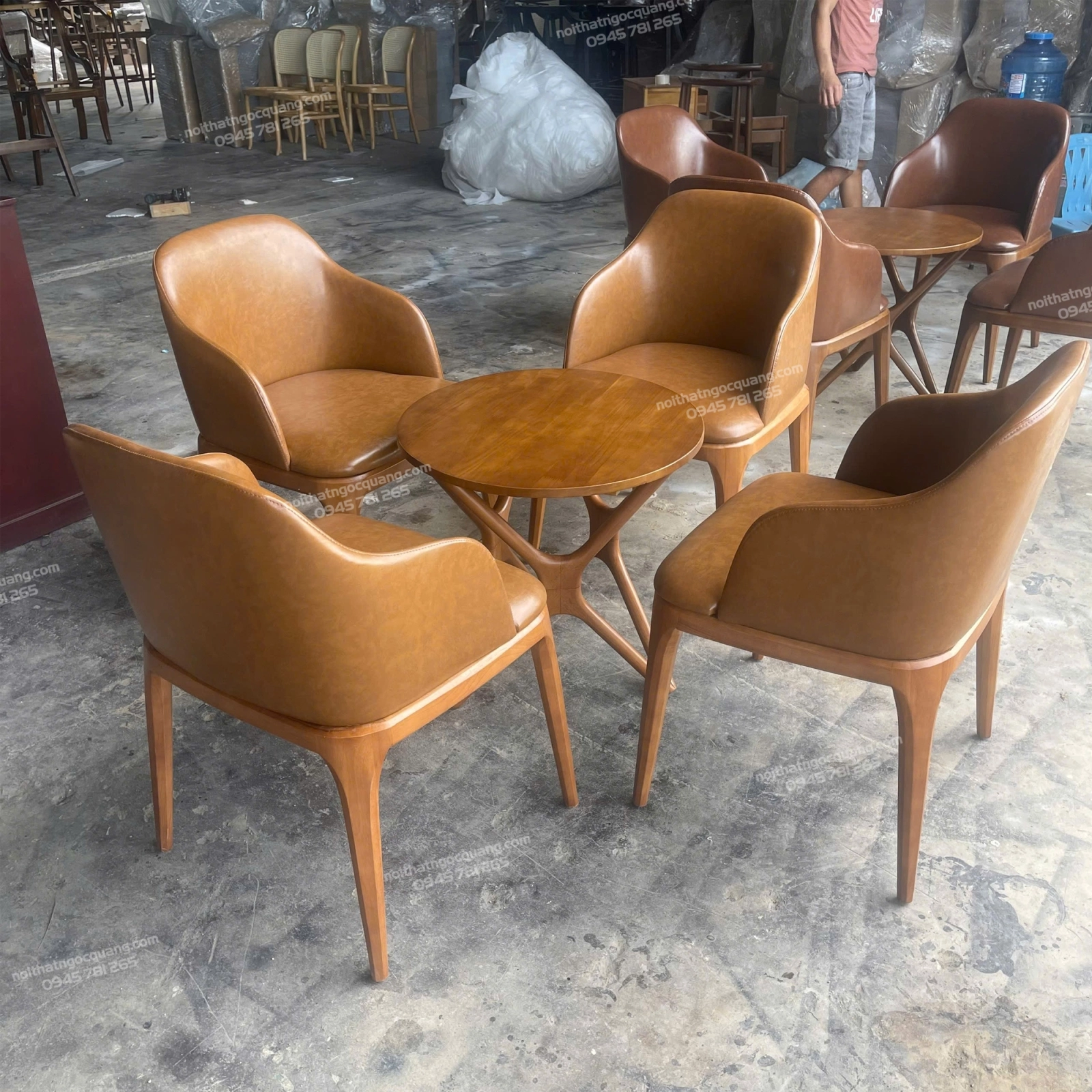 Ghế cafe Grace có tay gỗ ash nệm da