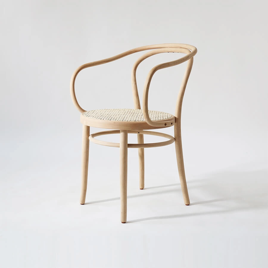 Ghế nhà hàng Thonet 18 có tay mặt ngồi mây đan