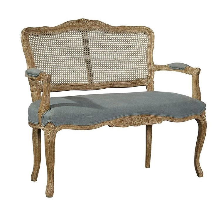 Sofa gỗ chụp hình Accent tựa lưng mây