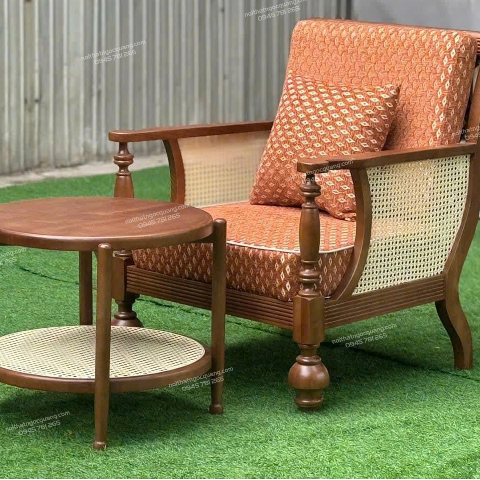 Ghế sofa đơn Hemingway bọc nệm gỗ tần bì