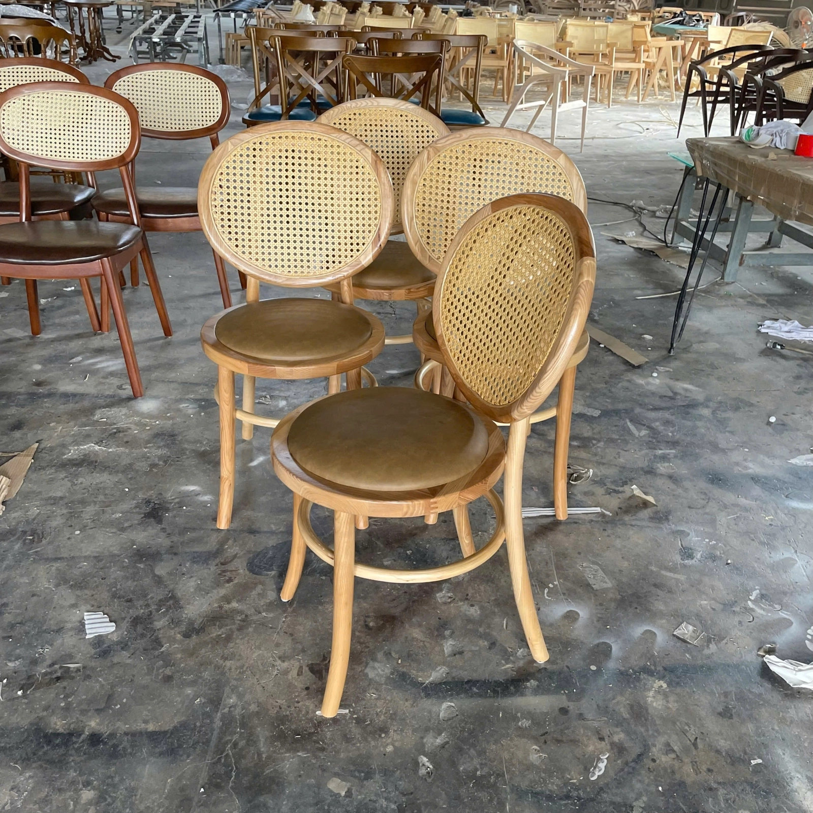 Ghế ăn Thonet tựa mây tròn