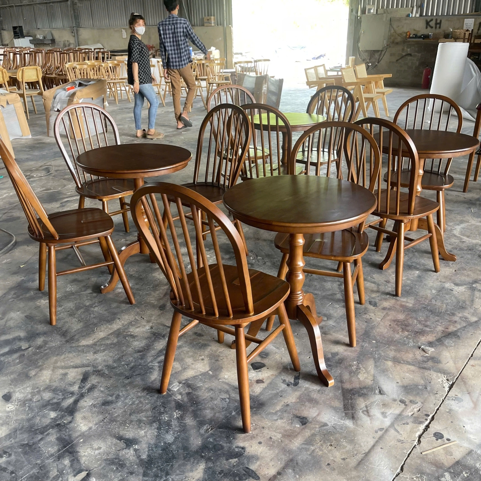 Bàn cafe gỗ lục bình kết hợp ghế 6 nan mặt lõm