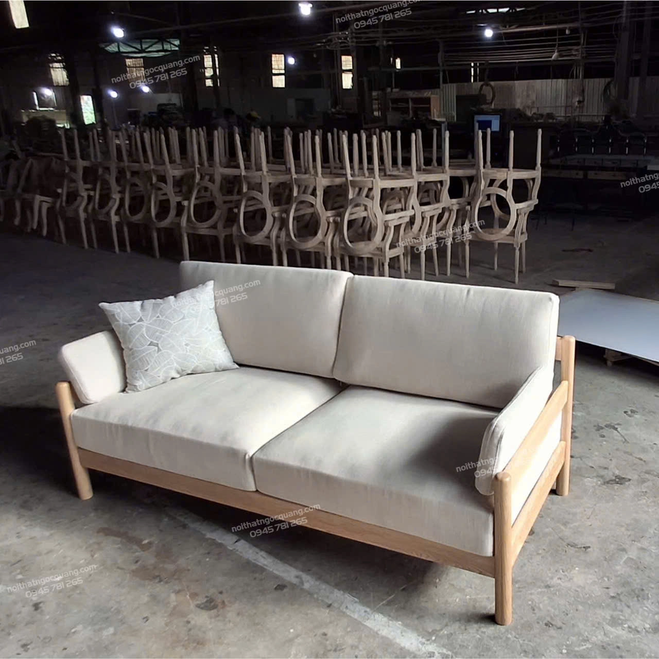 Sofa gỗ hiện đại cho phòng khách chung cư